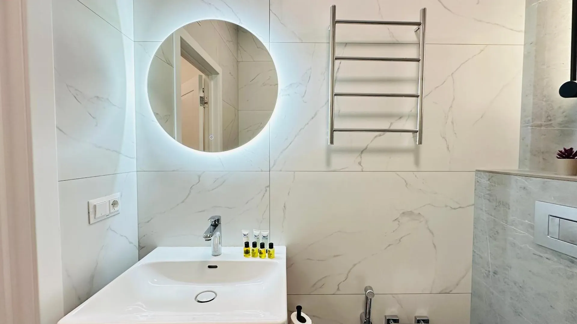Комфорт Сити Almaty Apartment